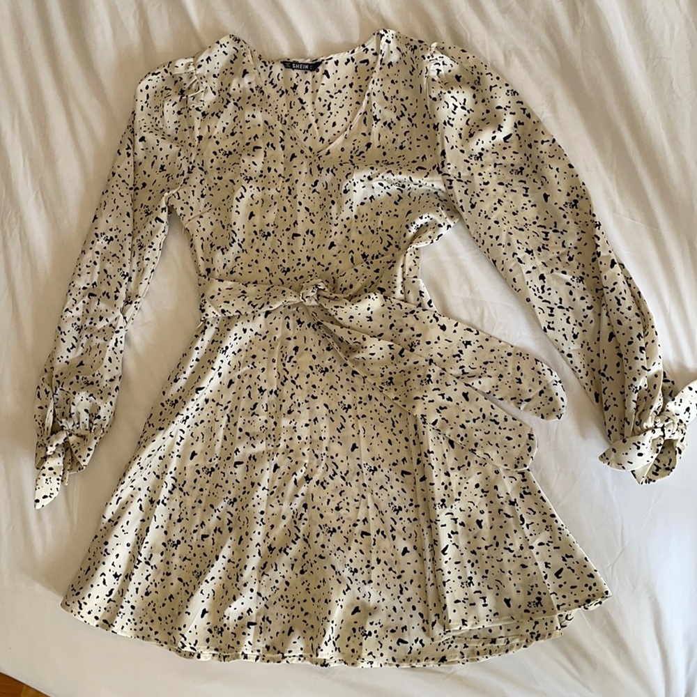 Long sleeves.Cocktail dress style. Cream color with black on it.